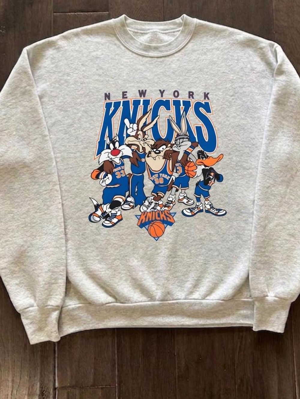 New York Knicks Looney Tunes Crewneck Sweatshirt - Gray